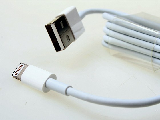 Lightning konektor zavedl Apple u iPhonu 5, te do nj pjdou pipojit i sluchátka