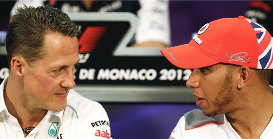 CHCI TVJ FLEK. Lewis Hamilton (vpravo) nahradil v Mercedesu Michaela