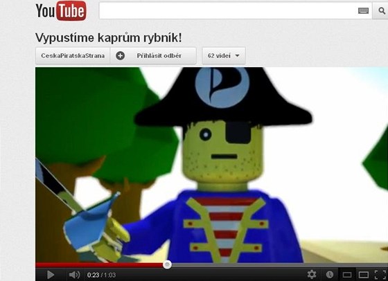 Pirátská strana ve svém volebním spotu použila lego panáčka.
