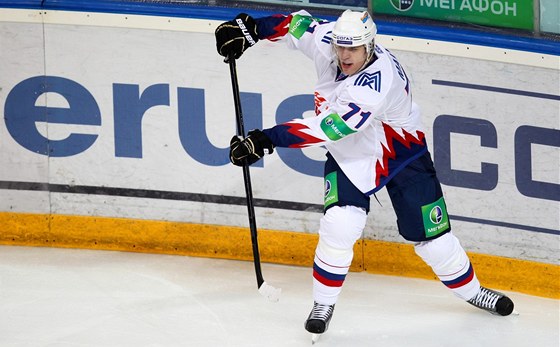 NEPIJEL. etí fanouci se tili, e Jevgenij Malkin pijede s Magnitogorskem do Prahy na zápas KHL proti Lvu. Kvli konci výluky v NHL musel zpt do zámoí.