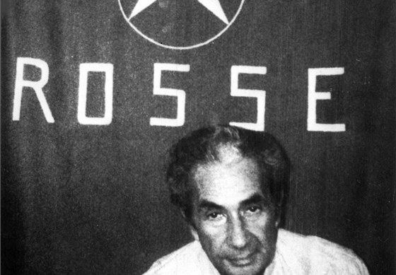 Italský politik Aldo Moro na jedné z fotografií, které bhem jeho zajetí