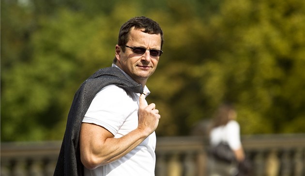Michal Viewegh p�edstavil nový román Mráz p�ichází z Hradu. A politiky ne�et�í
