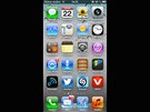 iPhone 5 - díky vtímu displeji se vejde do menu jeden ádek ikon navíc.