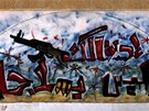 ádné stílení do vzduchu. Grafiti proti ádní revoluních milicí v Benghází.