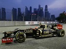 Romain Grosjean pi prvním tréninku na Velkou cenu Singapuru.