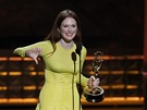 Emmy 2012 - Hereka Julianne Mooreov s cenou za nejlep vkon v televiznm...