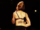 Madonna podporuje Obamu skuten "celým tlem".