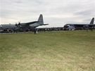 C-130H2 Hercules a B-52H Stratofortress USAF na statické ukázce. Stroje byly...