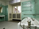 Koupelna bytu Jana Masaryka v Černínském paláci nacházejícím se na Loretánském...