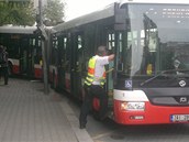 Nehoda na autobusové zastávce Slídliště Krč