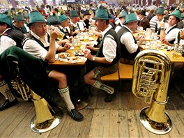 OKTOBERFEST. Jako kadý rok i letos se v Mnichov koná nejvtí pivní festival...