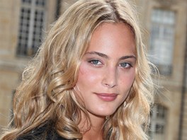 Nora Arnezederová