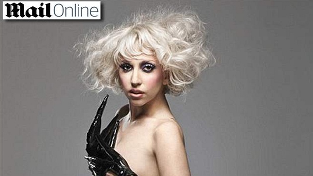 Polonah Lady Gaga v magaznu Q (nor 2010)