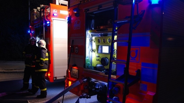 nik plynu v Ostrav-Vtkovicch zamstnal hasie, policisty, plynae i techniky, kte po dobu havrie vypnuli veejn osvtlen, aby zamezili riziku vbuchu. (28. z 2012)
