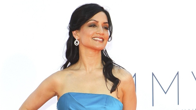 Emmy 2012 - Archie Panjabi v atech od Randiho Rahma