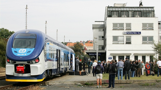 esk drhy pedstavuj v Karlovarskm kraji motorov vlak Regioshark.