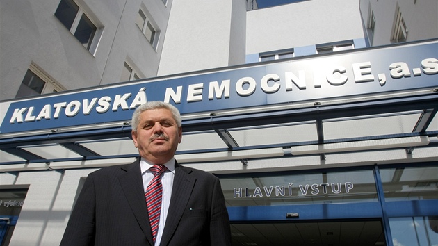 Nov nemocnice v Klatovech a jej editel Frantiek Leundk. 