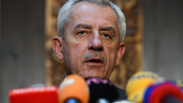 MInistr zdravotnictví Leo� Heger povolil prodej tvrdého alkoholu.