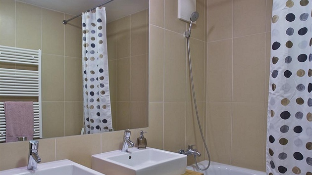 Koupelna je a na drobnosti vcemn v pvodnm stavu od developera.
