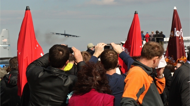 Letov ukzka B-52 na Dnech NATO 2012