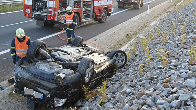 Vn dopravn nehoda zastavila ve tvrtek 20. z ped sedmou hodinou rann provoz na rychlostn silnici R6. 