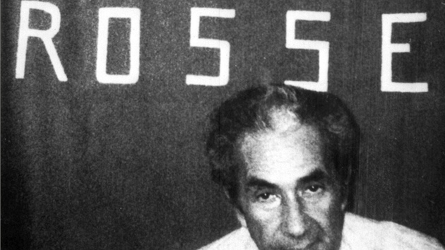 Italsk politik Aldo Moro na jedn z fotografi, kter bhem jeho zajet prezentovaly Rud brigdy.