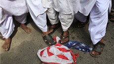 Protesty proti USA a amatérskému snímku Nevinnost muslim� v bangladé�ské Dháce