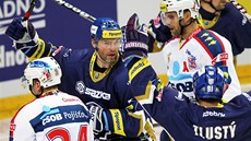 Jaromír Jágr by mohl hrát v pítí sezon s Jiím Tlustým v NHL za Carolinu.