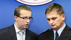 Zlínský státní zástupce Roman Kafka (vlevo) a policejní prezident Martin