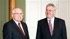 Václav Klaus a Milo� Zeman zatáp�jí �éf�m svých bývalých stran ODS a �SSD.