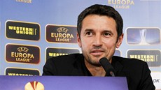 Remi Garde, trenér Lyonu, ped utkáním Evropské ligy proti Spart.