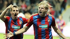 GÓL Frantiek Rajtoral (vpravo) se raduje z gólu v utkání Evropské ligy proti...