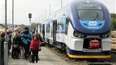 eské dráhy pedstavují v Karlovarském kraji motorový vlak Regioshark.