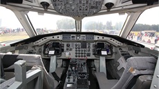 Pilotní kabina védského S100D Argus