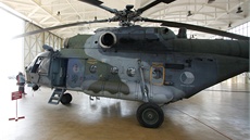 Mi-171� má t�íkolový nezatahovatelný podvozek s dvojitou montá�í pneumatik na...