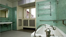 Koupelna bytu Jana Masaryka v ernínském paláci nacházejícím se na Loretánském...