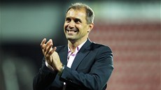 ROZZÁENÝ KOU. Olomoucký trenér Roman Pivarník po vítzství na Spart.