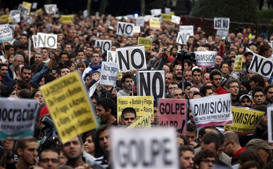 Protestující na Neptunov námstí v Madridu se domáhali svrení vlády.