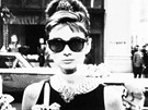 Audrey Hepburnová si na perky moc nepotrpla, nosila je minimáln a pesto je...
