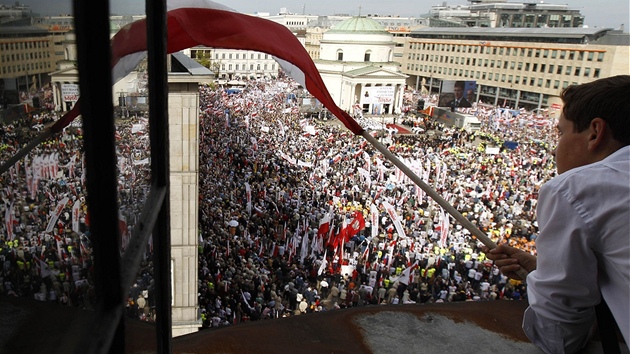 Velk protest konzervativnch sil v Polsku je vnmn jako test pro liberln vldu premira Donalda Tuska.