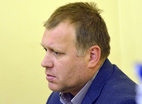 Vladimíra iku poslal soud do vazby, mohl by prý ovlivovat svdky.
