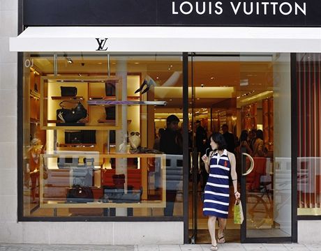 Znakový obchod Louis Vuitton v Londýn.