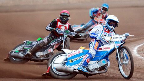 Finále extraligy v Pardubicích 2012. Vpedu Nicki Pedersen