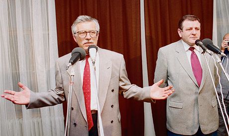 Václav Klaus dostane ocenní za klidné rozdlení eskoslovenska (na snímku z íjna 1992 je v Jihlav se slovenským expremiérem Vladimírem Meiarem).