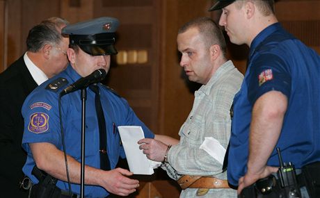 Heparinový vrah Petr Zelenka byl odsouzen na doivotí. Nemocnice v Havlíkov Brod kvli nmu elí dalí alob o finanní vyrovnání. Soudy zatím vekeré takové ádosti odmítly.