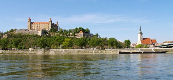 Na Slovensku pravice jen tak nepovládne. Je značně roztříštěná. Na snímku je Bratislavský hrad (ilustrační snímek).