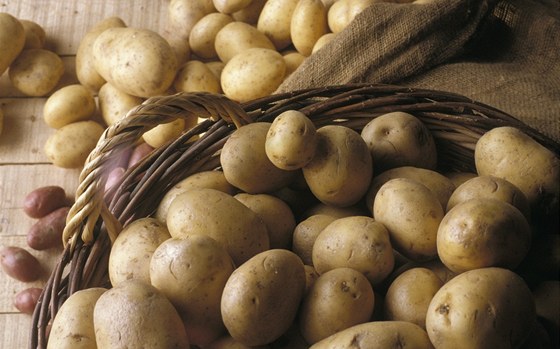 Pachatelé použili lest s prodejem brambor. (Ilustrační snímek)