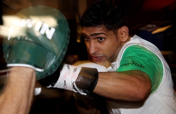 DIREKT. Britský boxer Amir Khan se zbavil lupi, kterým se zalíbilo jeho