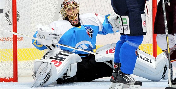 NA ODCHODU. Tuukka Rask se v plzeské brance objeví jet v utkání s Kladnem, pak zamíí zpátky za moe.