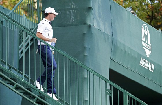 U B̎ÍM! Golfista Rory McIlroy tém zmekal zaátek flightu v poslední den